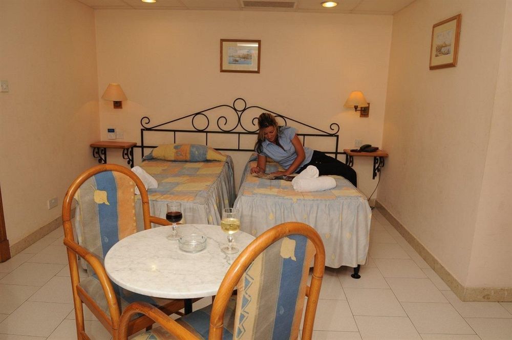 Porto Azzurro Aparthotel St. Paul's Bay Ngoại thất bức ảnh